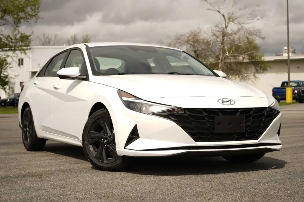 2023 Hyundai Elantra SEL photo 1