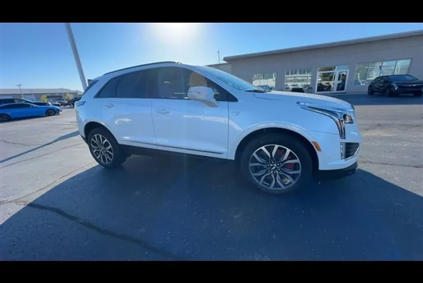 2023 Cadillac XT5 Sport photo 1