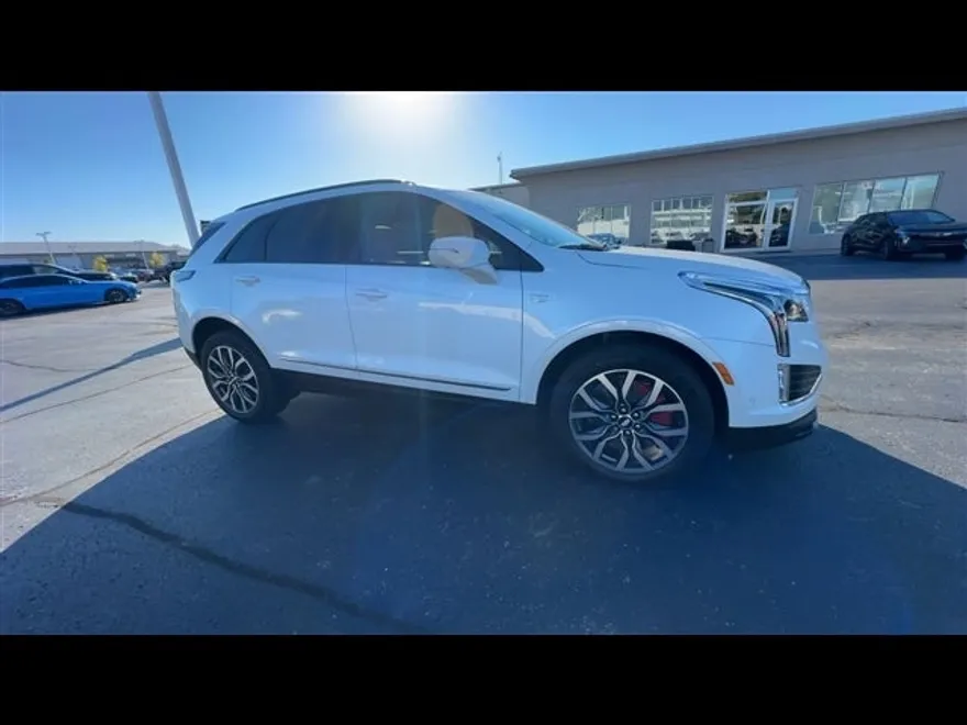 2023 Cadillac XT5 Sport photo 1