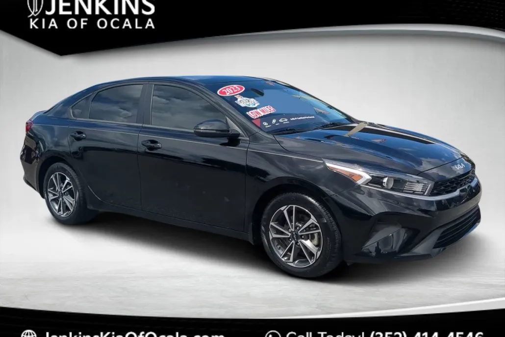 2023 Kia Forte LXS photo 1
