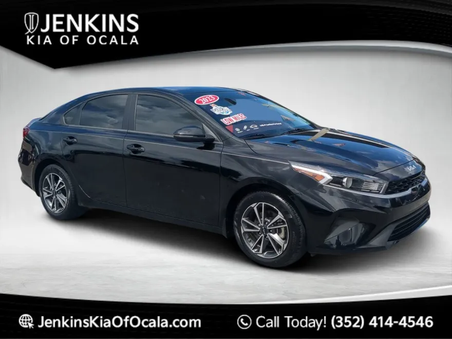 2023 Kia Forte LXS photo 1