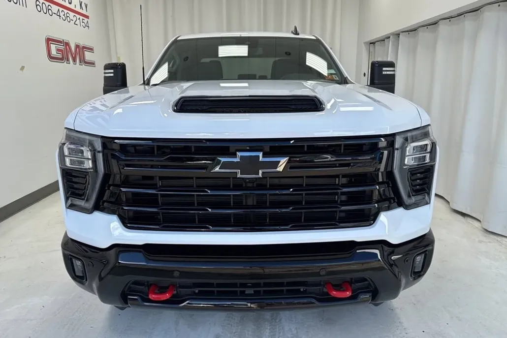 2025 Chevrolet Silverado 2500HD LT photo 1