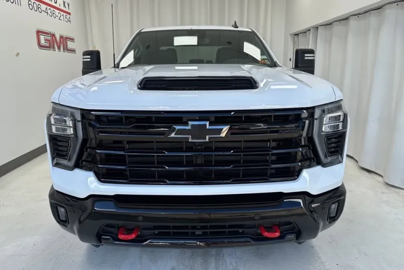 2025 Chevrolet Silverado 2500HD LT photo 1
