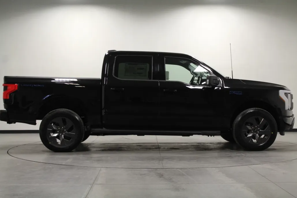 2025 Ford F-150 Lightning photo 1