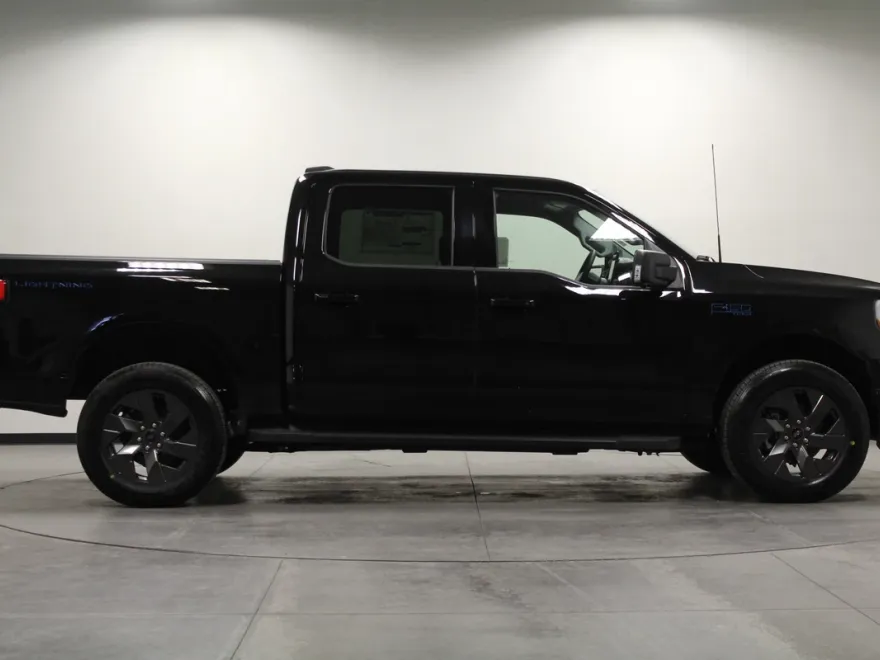 2025 Ford F-150 Lightning photo 1
