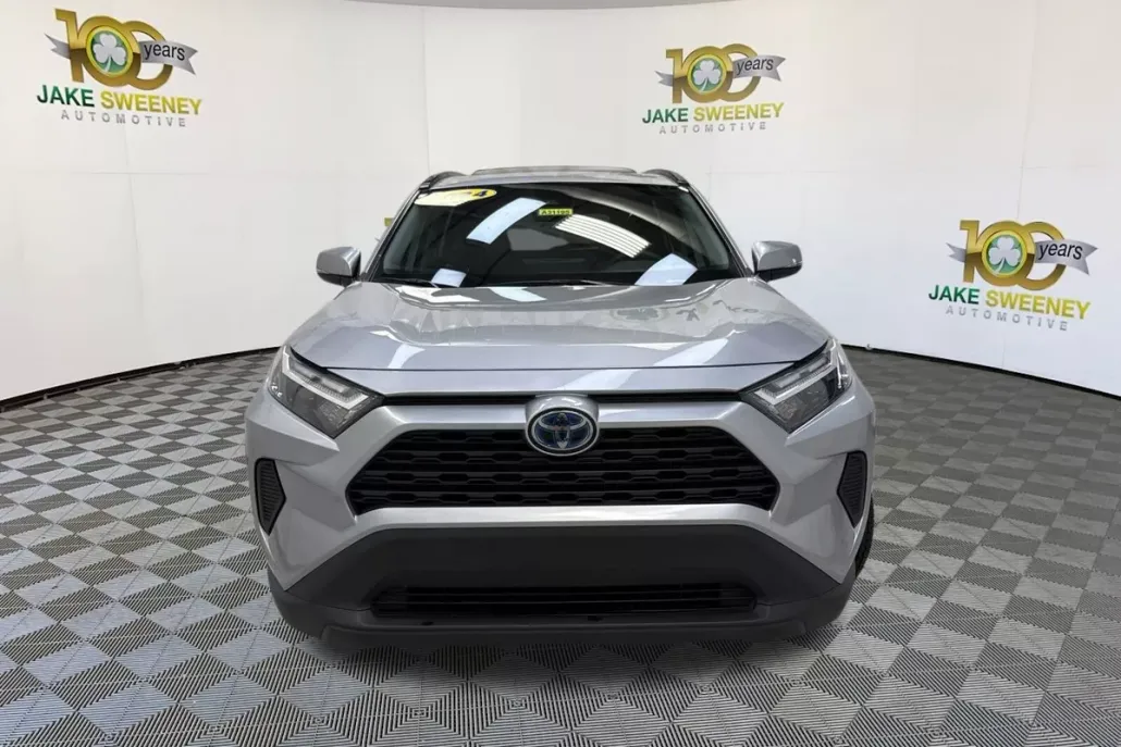 2024 Toyota RAV4 Hybrid XLE photo 1
