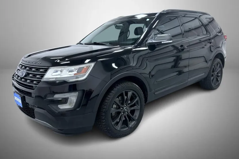 2017 Ford Explorer XLT photo 1