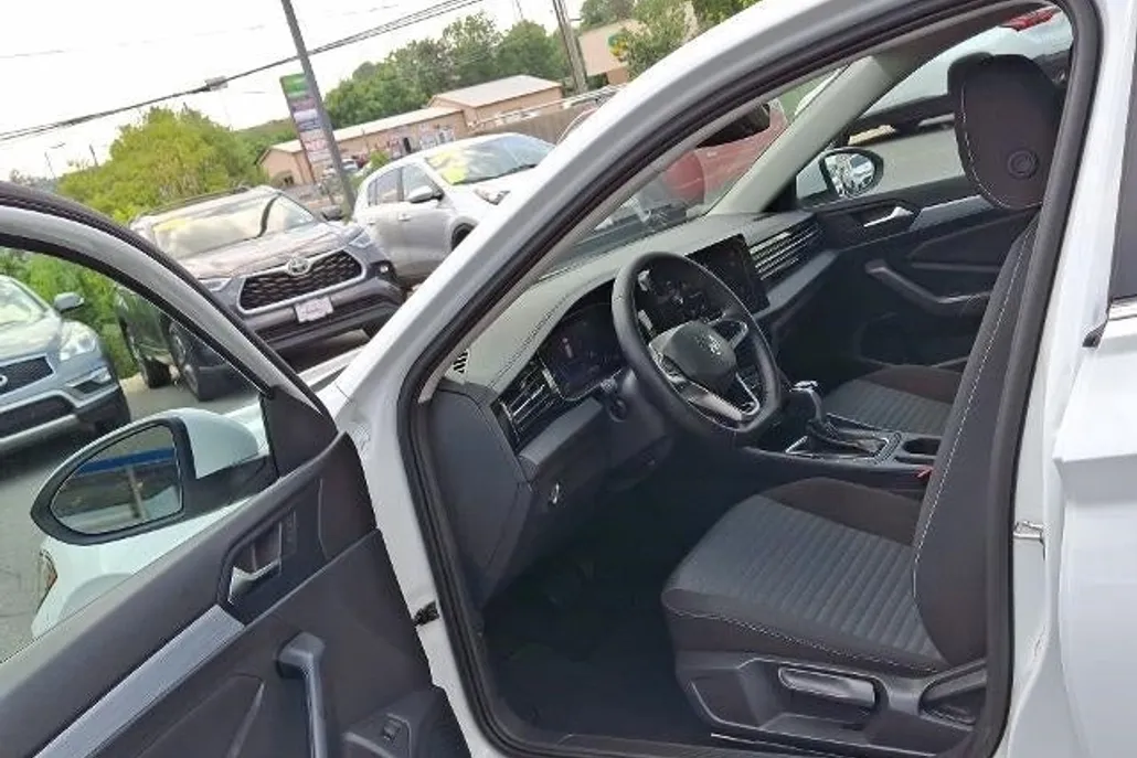 2025 Volkswagen Jetta 1.5T S photo 1