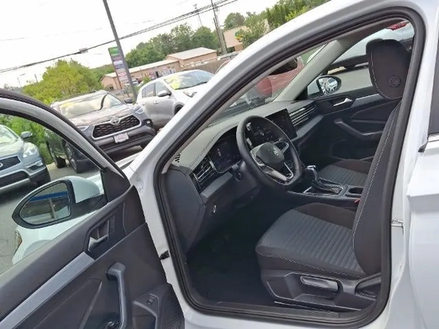 2025 Volkswagen Jetta 1.5T S photo 1