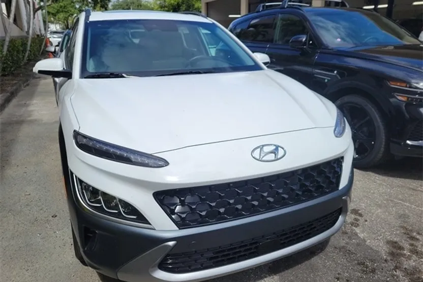 2023 Hyundai Kona Limited photo 1