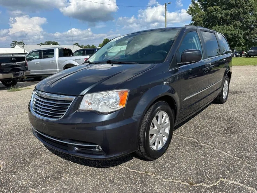2014 Chrysler Town & Country Touring photo 1