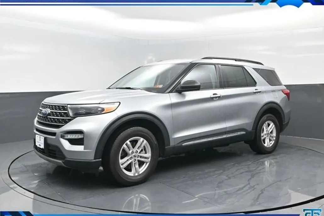 2022 Ford Explorer XLT photo 1