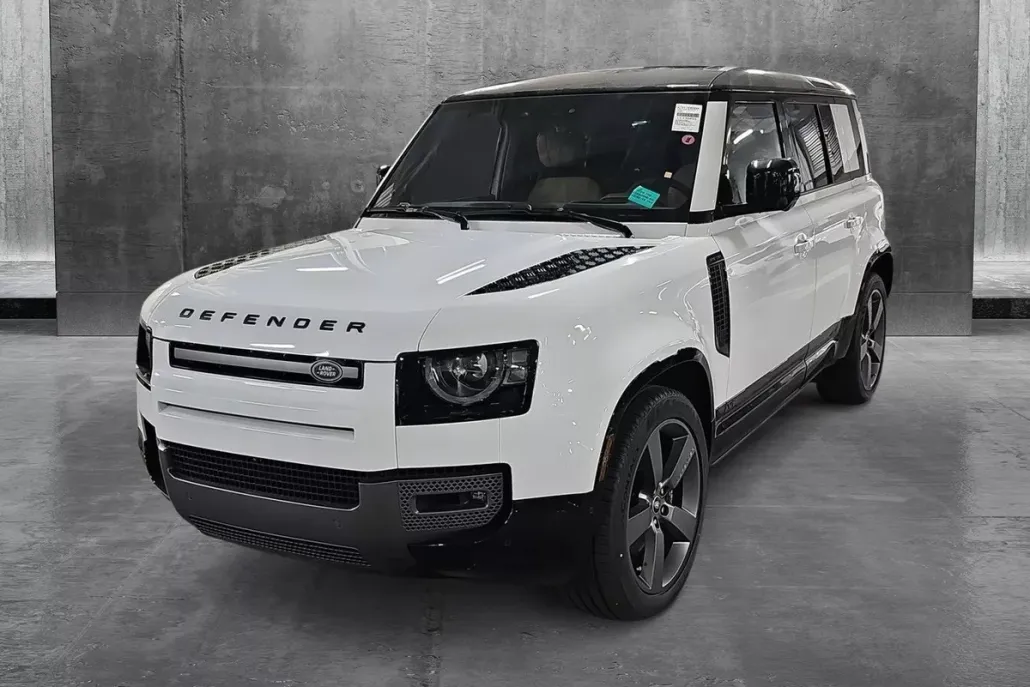 2025 Land Rover Defender 110 V8 photo 1