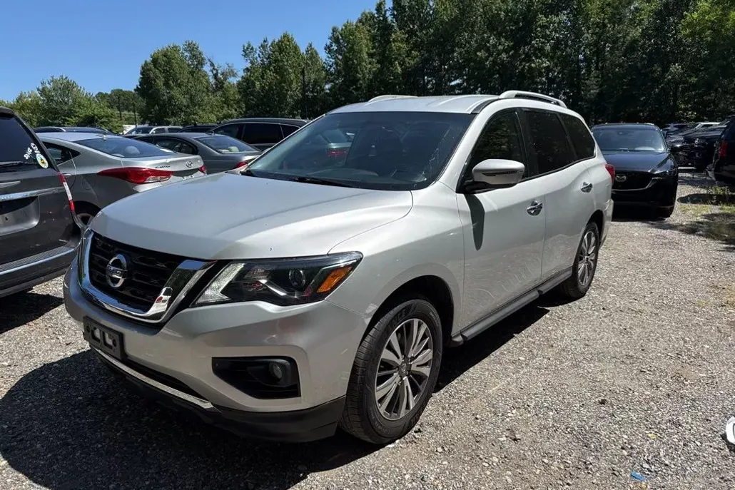 2020 Nissan Pathfinder SV photo 1