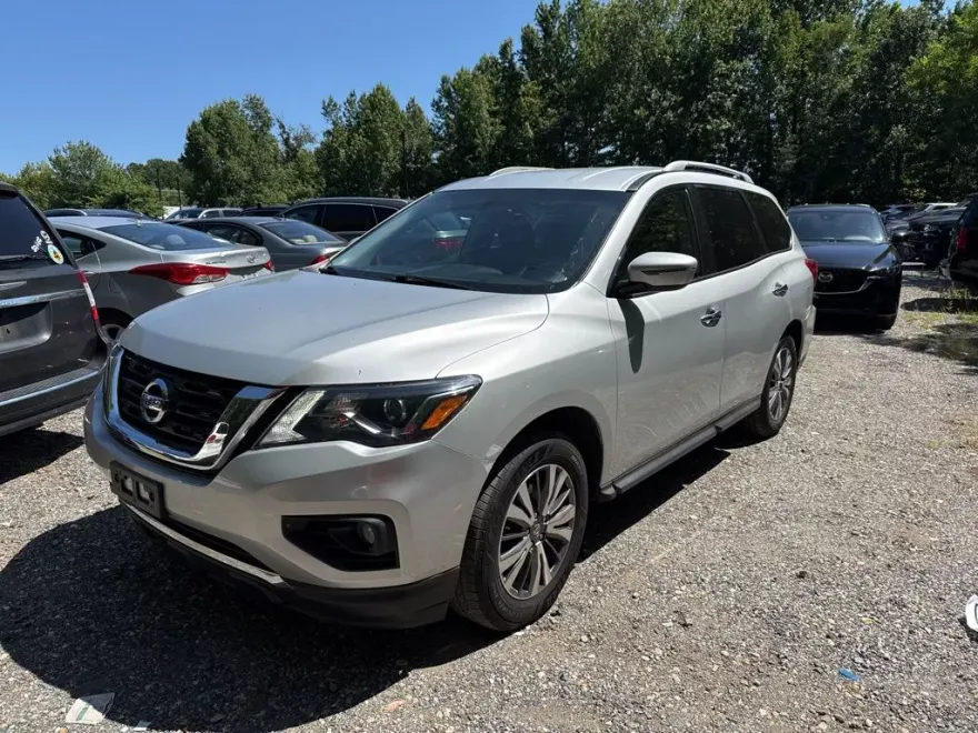 2020 Nissan Pathfinder SV photo 1