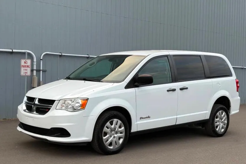 2019 Dodge Grand Caravan SE photo 1