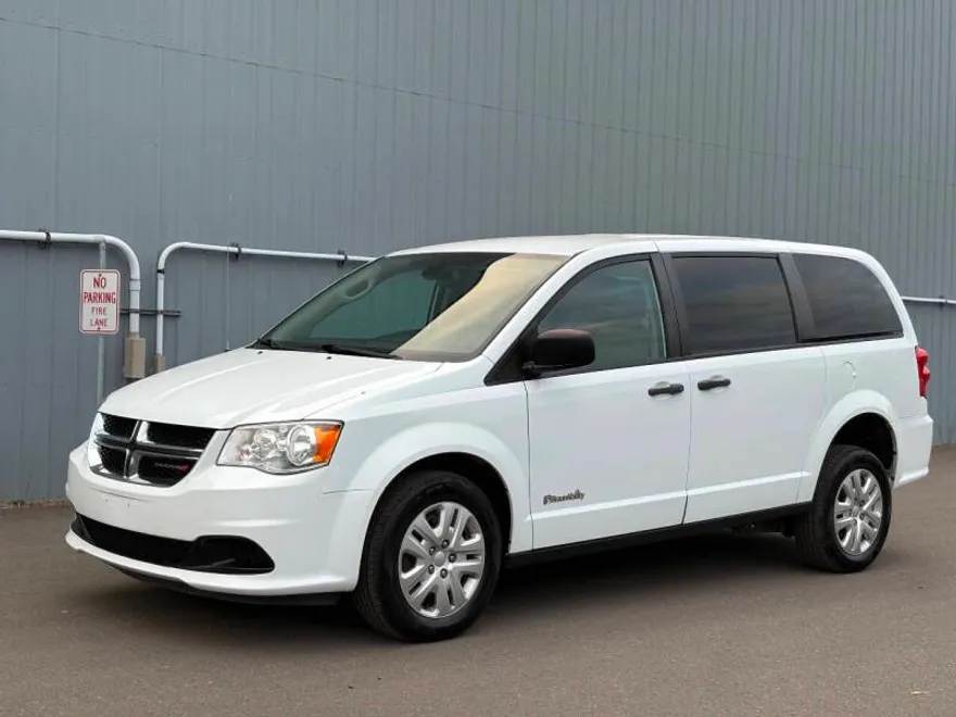 2019 Dodge Grand Caravan SE photo 1