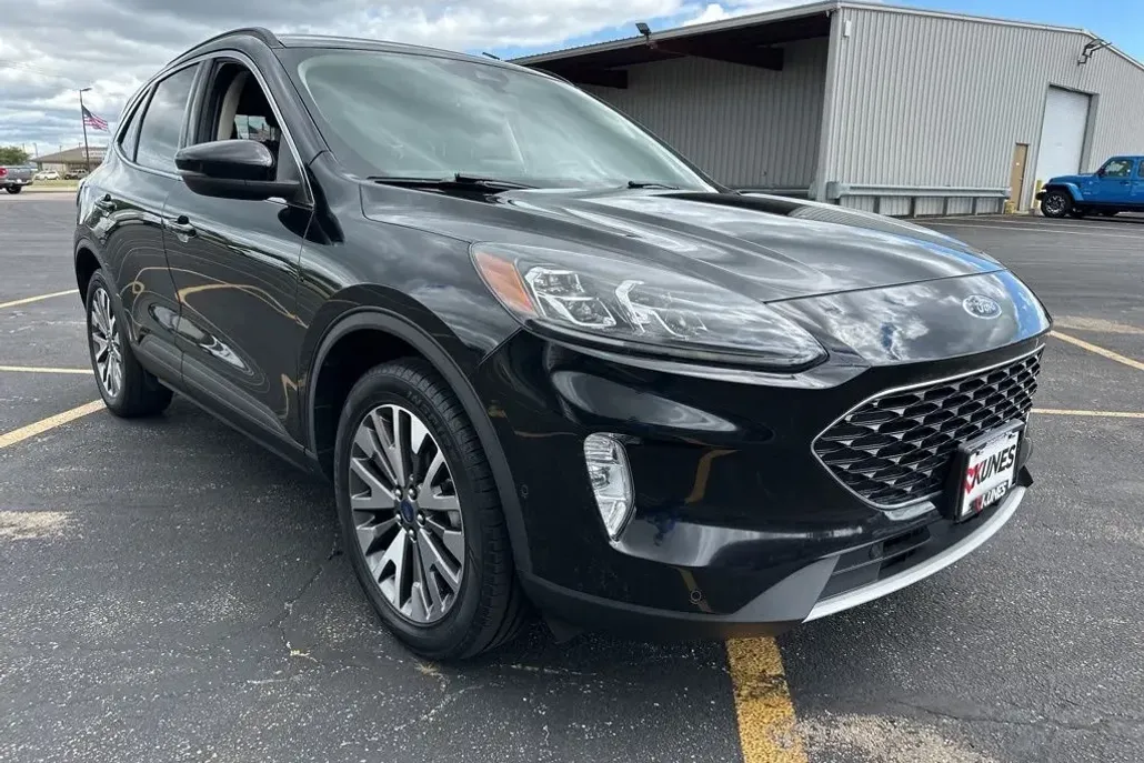 2020 Ford Escape Titanium photo 1