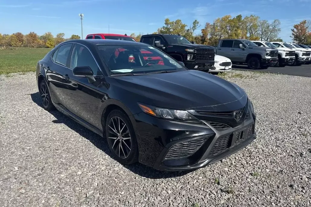 2023 Toyota Camry SE photo 1