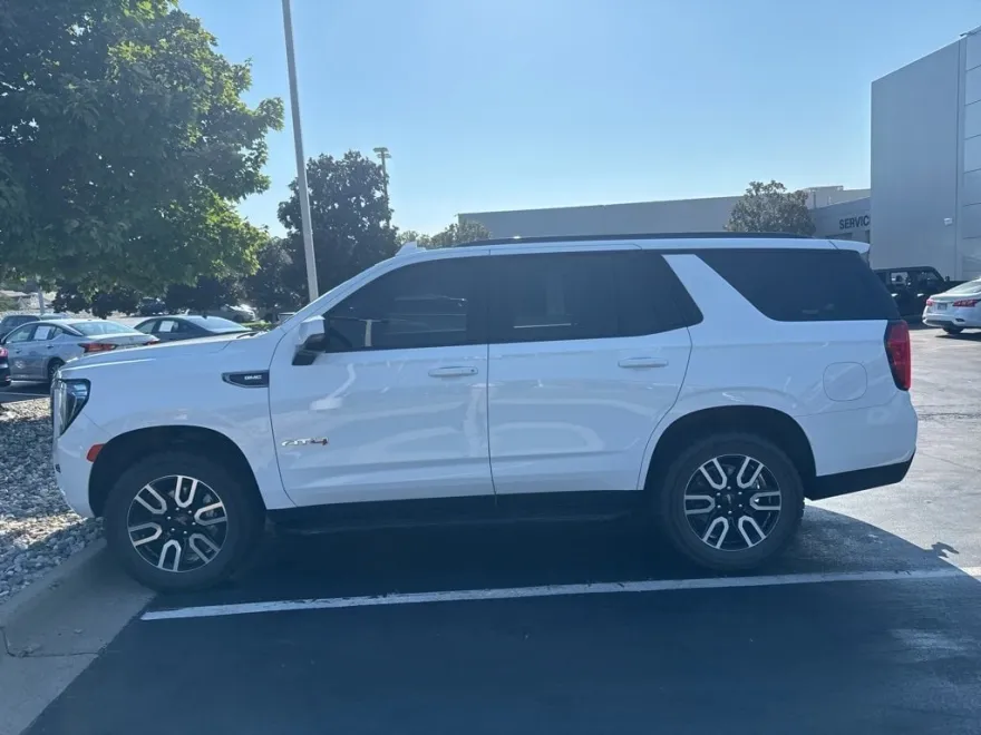 2024 Gmc Yukon AT4 photo 1