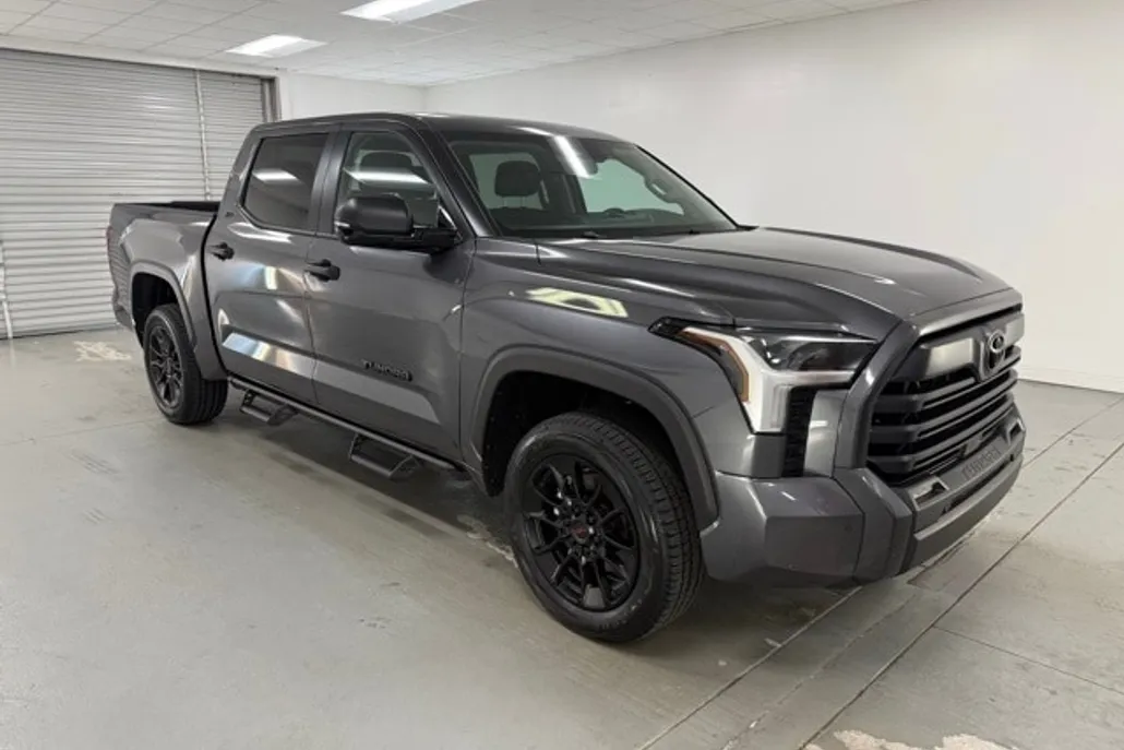 2024 Toyota Tundra SR5 photo 1