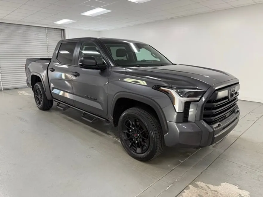 2024 Toyota Tundra SR5 photo 1