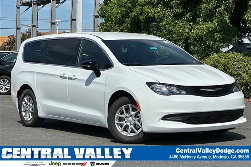 2026 Chrysler Voyager LX photo 1