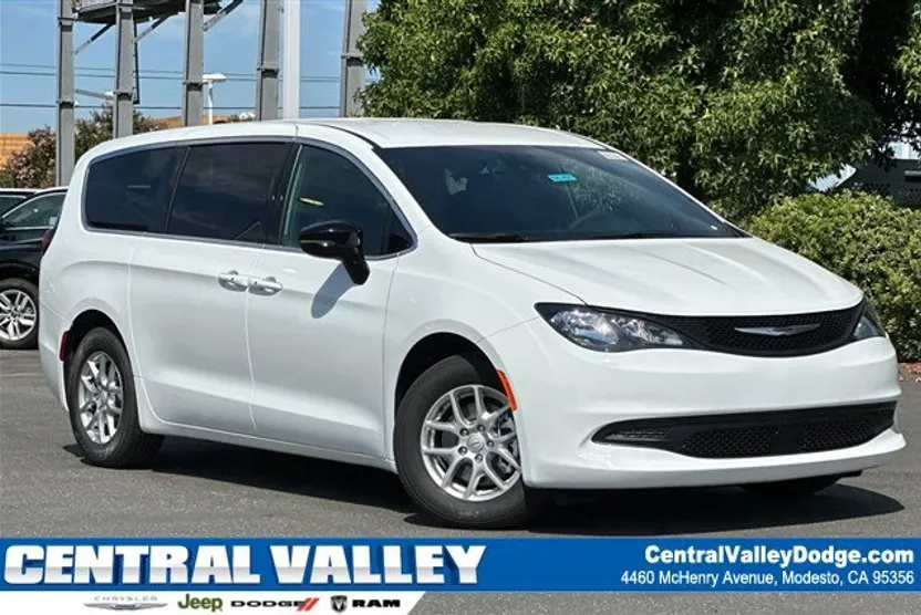 2026 Chrysler Voyager LX photo 1