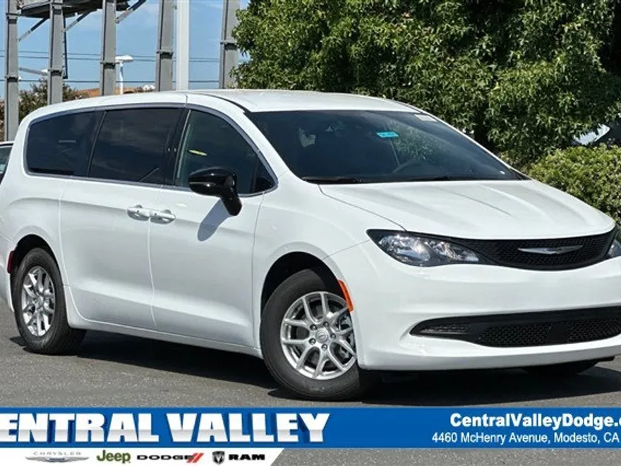 2026 Chrysler Voyager LX photo 1