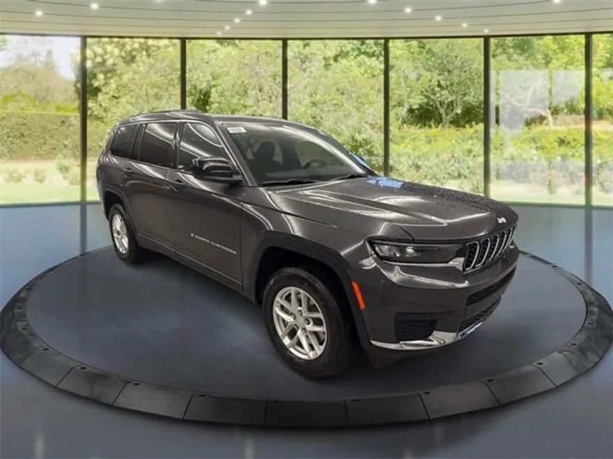 2025 Jeep Grand Cherokee Laredo photo 1