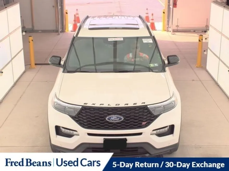 2023 Ford Explorer ST photo 1