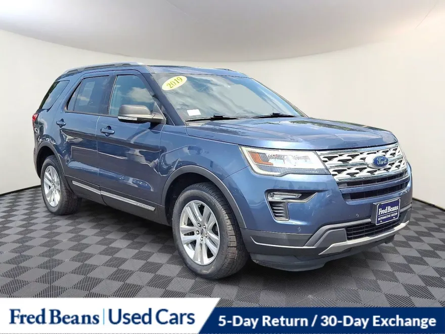 2019 Ford Explorer XLT photo 1