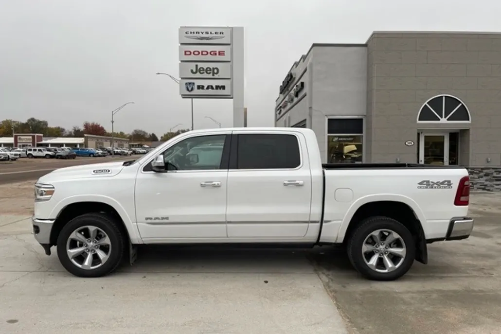 2022 Ram 1500 Limited photo 1