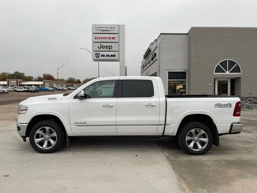 2022 Ram 1500 Limited photo 1