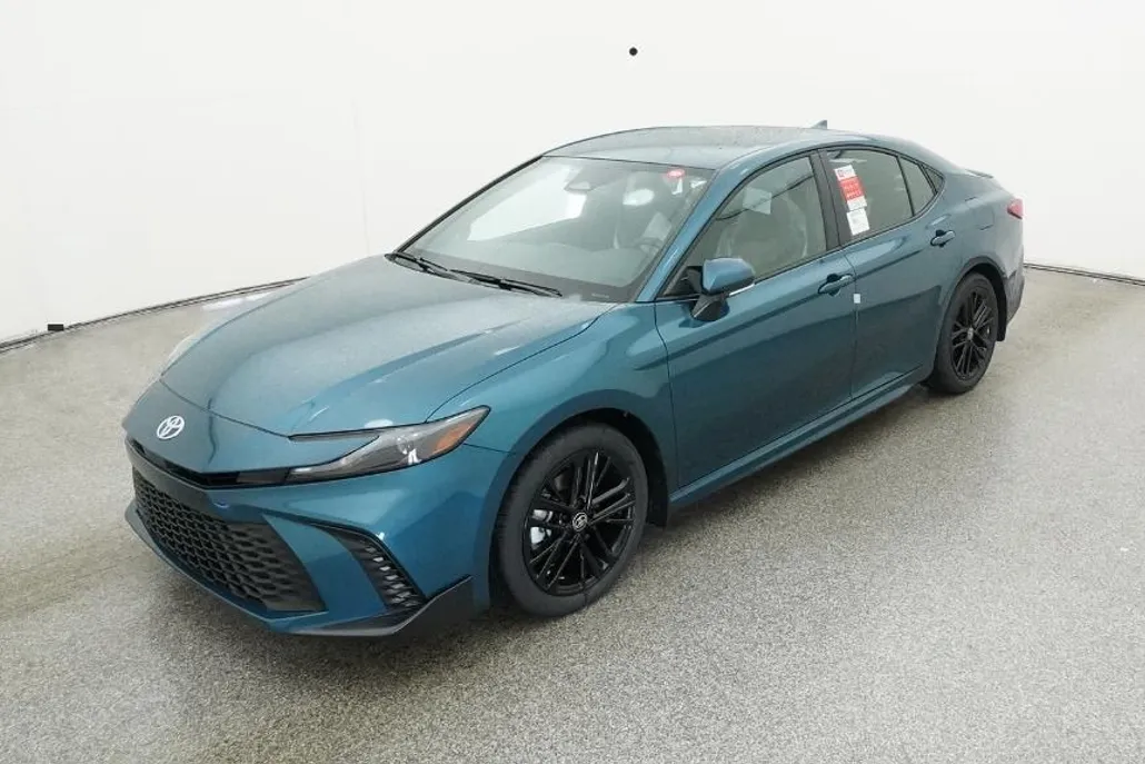 2026 Toyota Camry SE photo 1