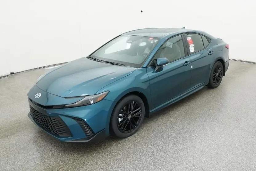 2026 Toyota Camry SE photo 1
