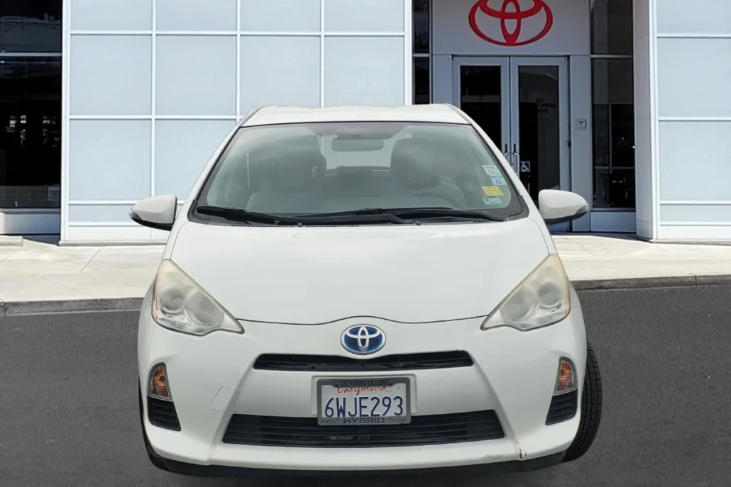 2012 Toyota Prius C One photo 1