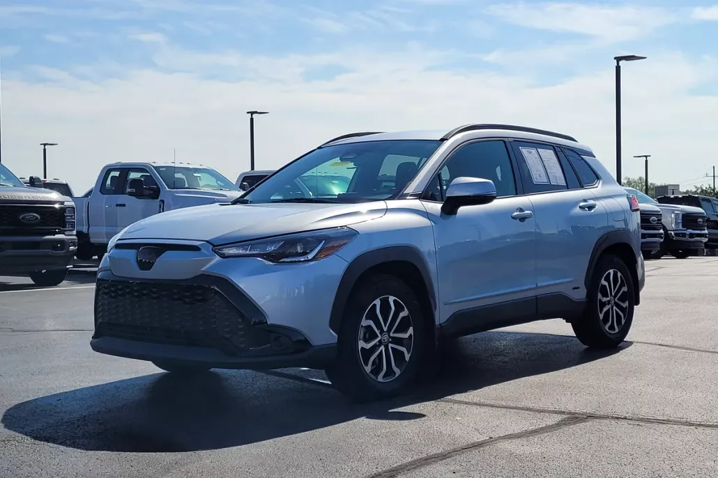 2023 Toyota Corolla Cross Hybrid SE photo 1