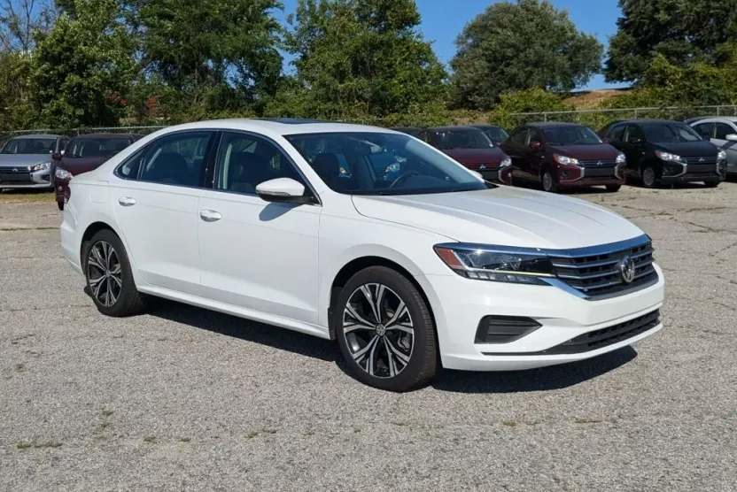 2022 Volkswagen Passat 2.0T SE photo 1