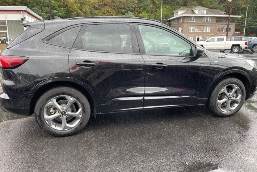 2024 Ford Escape ST-Line photo 1