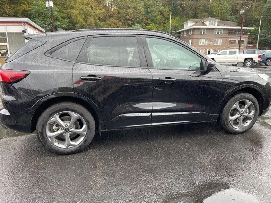 2024 Ford Escape ST-Line photo 1