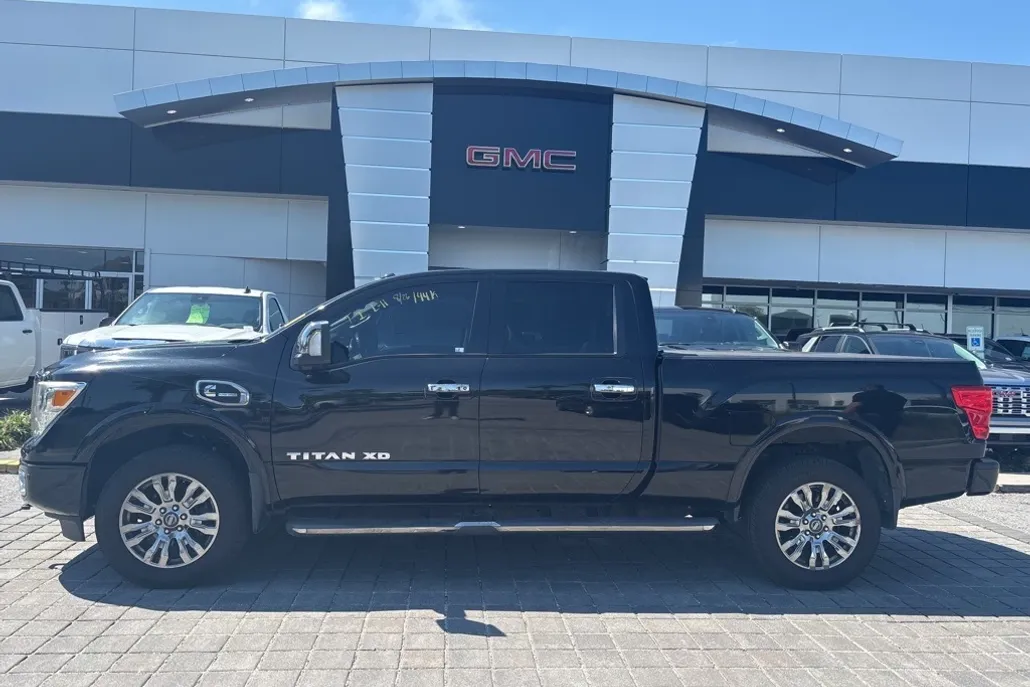 2016 Nissan Titan Crew Cab Platinum Reserve photo 1