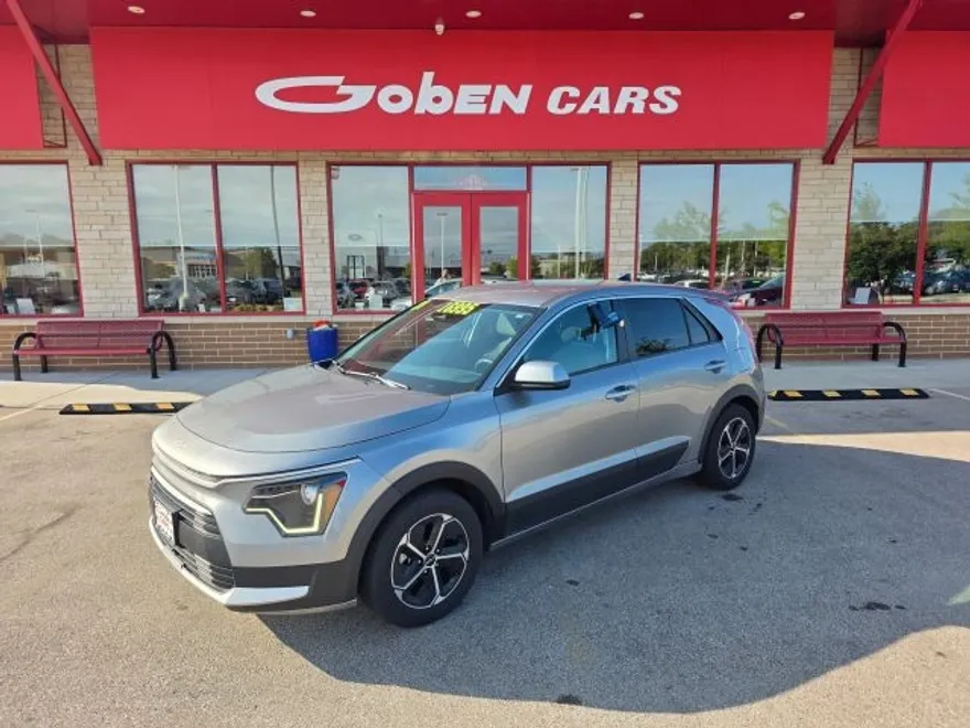 2023 Kia Niro LX photo 1