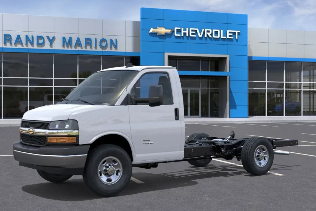 2025 Chevrolet Express Cutaway 3500 photo 1