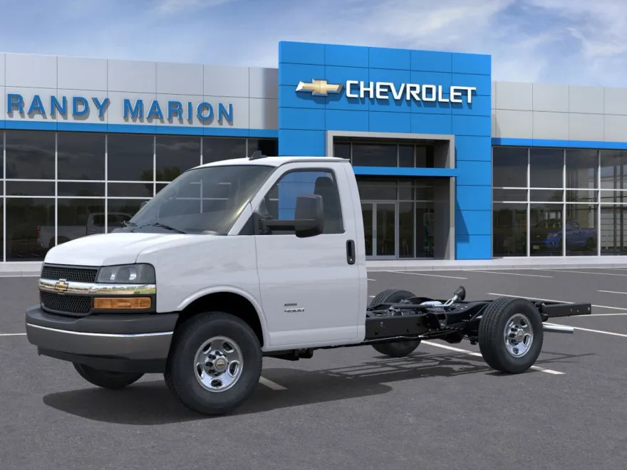 2025 Chevrolet Express Cutaway 3500 photo 1