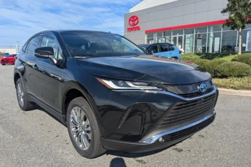 2024 Toyota Venza LE photo 1