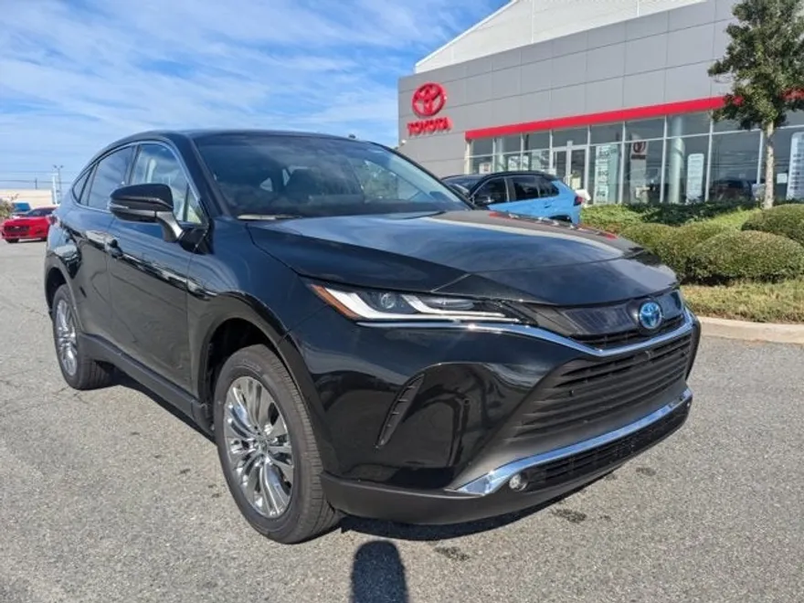 2024 Toyota Venza LE photo 1