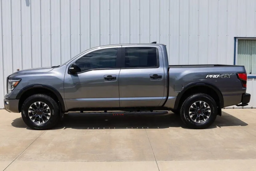 2024 Nissan Titan Crew Cab photo 1