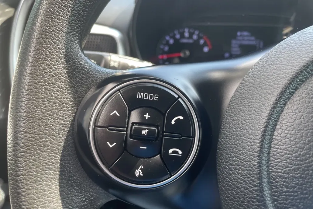 2022 Kia Soul LX photo 1