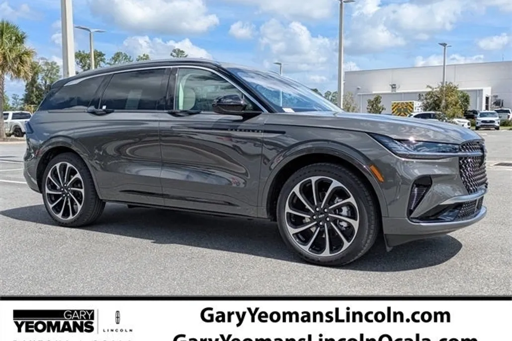 2025 Lincoln Nautilus Black Label photo 1